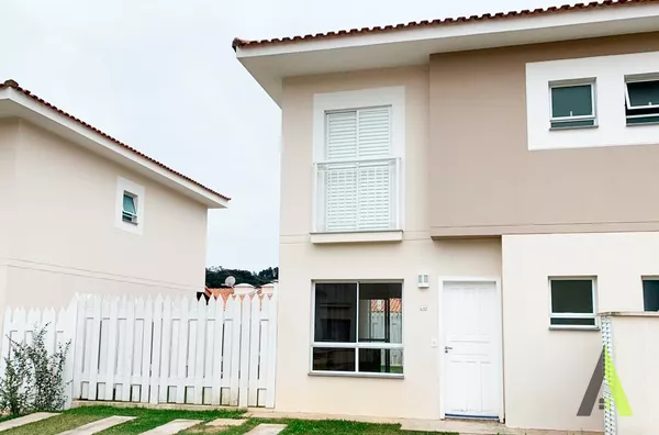 Casa em Condomínio Fechado, Rica em Armários Planejados em São Roque!