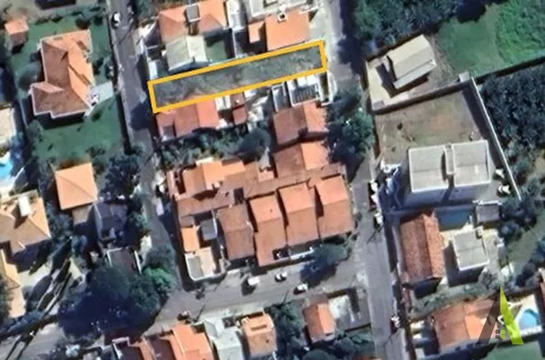 Terreno com Frente Para Duas Ruas em São Roque!