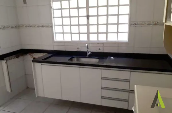 Casa em Condomínio Fechado em São Roque! 