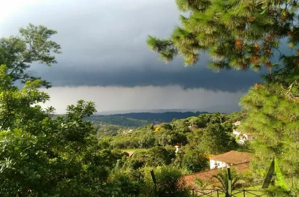 Chácara Rodeado de Muito Verde em São Roque!