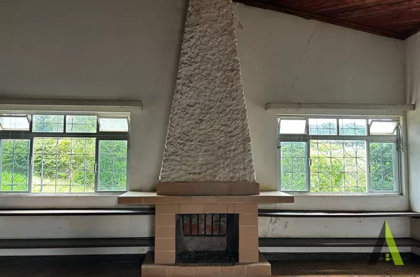 Chácara Rodeada de muito Verde em São Roque!