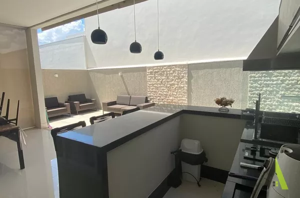 Casa em Condomínio Fechado Próximo ao Centro de São Roque! 