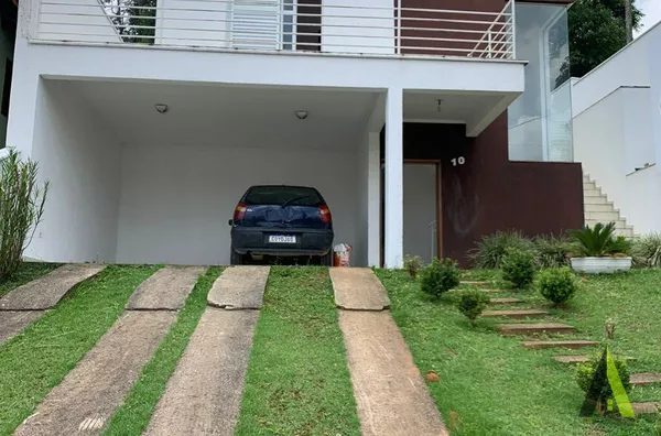 Casa Térrea em Condomínio Fechado de São Roque!