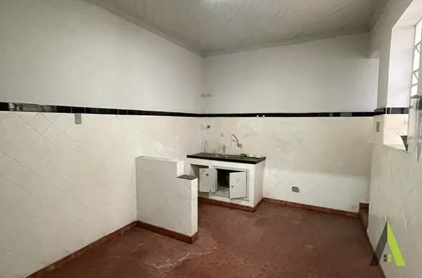 Casa no Centro de  São Roque!