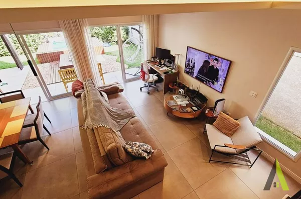 Sobrado em Condomínio Fechado de Alto Padrão com Área Verde em São Roque!