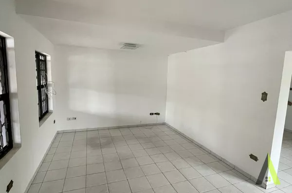 Sobrado Amplo no Centro de São Roque!