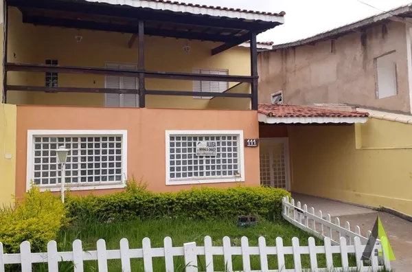 Casa em Condomínio Fechado em São Roque! 