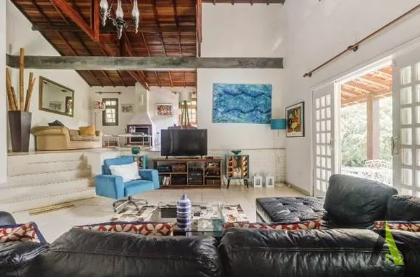 Chácara com Vista para Montanhas em Condomínio Fechado em São Roque!