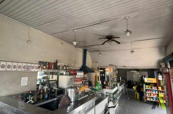 Salão Comercial de frente ao Recanto da Cascata em  São Roque!