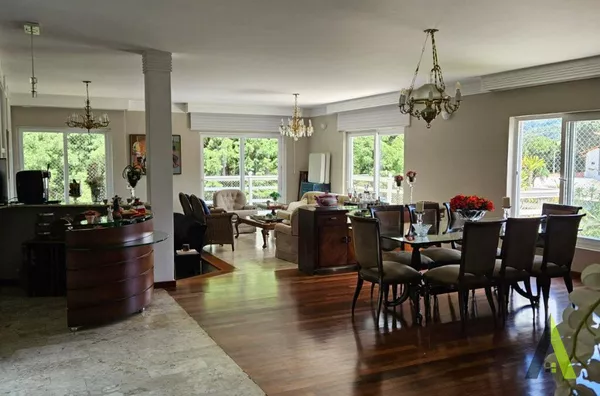 Casa Térrea  em Condomínio Fechado com Acabamento de Primeira em São Roque!