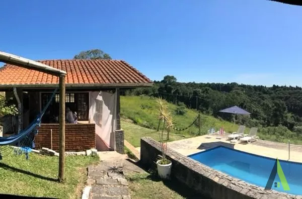 Chácara no Roteiro da Alcachofra em Condomínio Fechado em São Roque!