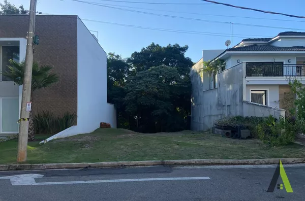 Terreno em Condomínio Fechado!