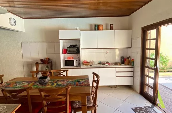 Sobrado com Piscina e Área Gourmet! 