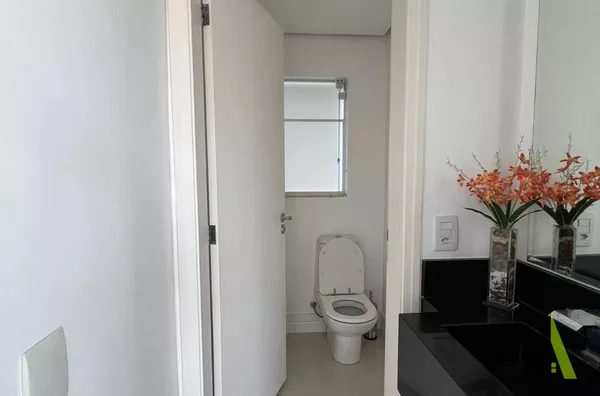 Casa de Alto Padrão Dentro de Condomínio em São Roque! 