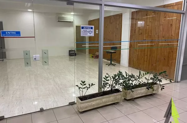 Sala Comercial Decorada em São Roque!