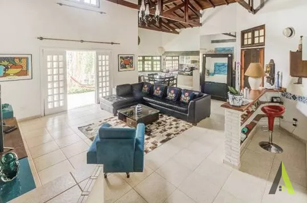 Chácara com Vista para Montanhas em Condomínio Fechado em São Roque!