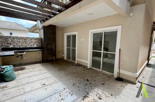 Casa em Condomínio Fechado em São Roque!