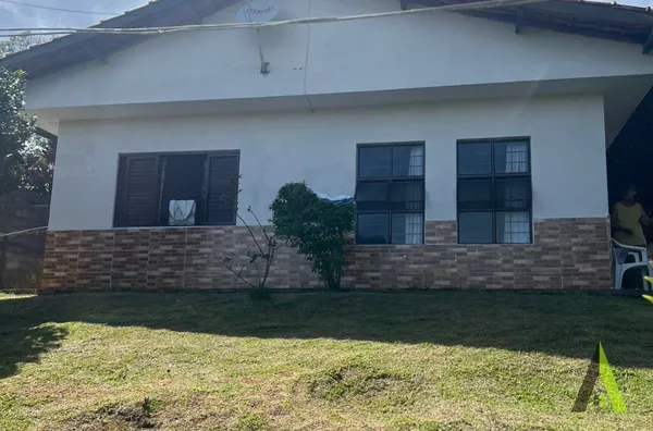 Casa Térrea com Quintal em São Roque!