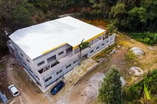 Área com Galpão frente pra Raposo Tavares em Marinque!