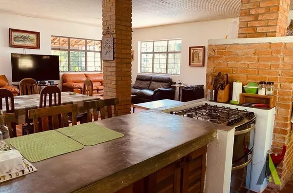 Chácara com Lago e Lazer Completo em São Roque! 