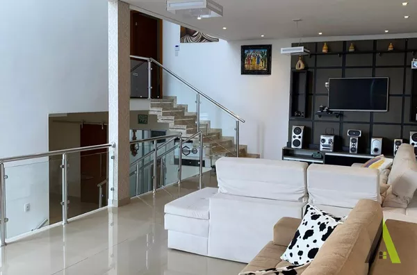 Casa de Alto Padrão em Condomínio Fechado Rodeado de muito Verde em  São Roque!