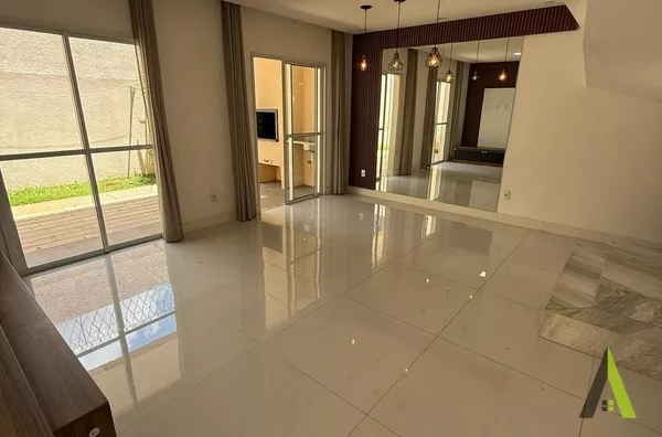 Casa em Condomínio Fechado em São Roque!