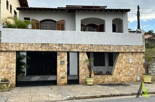 Casa em Bairro Nobre de São Roque!