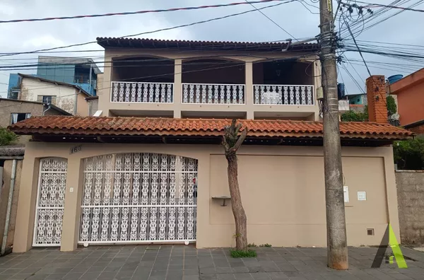 Sobrado em Bairro Tradicional de São Roque!