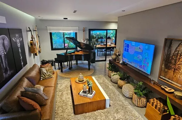 Sobrado em Condomínio Fechado de Alto Padrão de São Roque!