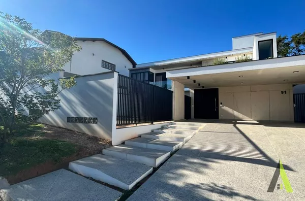 Sobrado Alto Padrão  em Condomínio Fechado com Acabamento de Primeira em São Roque!