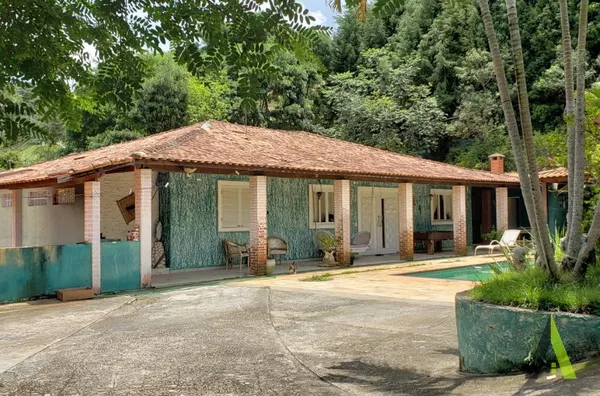 Casa em Condomínio Fechado em São Roque!