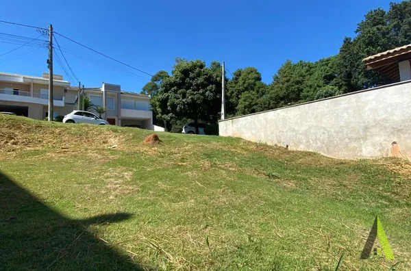 Terreno em Condomínio Fechado no Centro de São Roque! 