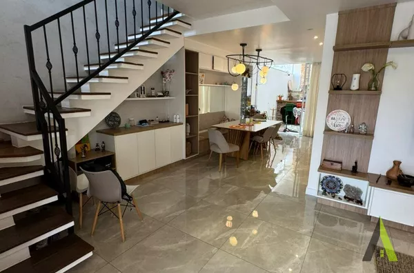 Sobrado em Condomínio Fechado de São Roque!