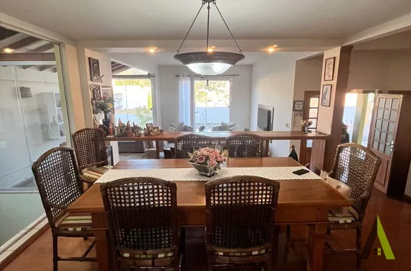 Casa em Condomínio Fechado em São Roque!