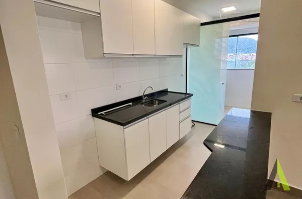 Apartamento com Varanda em São Roque! 