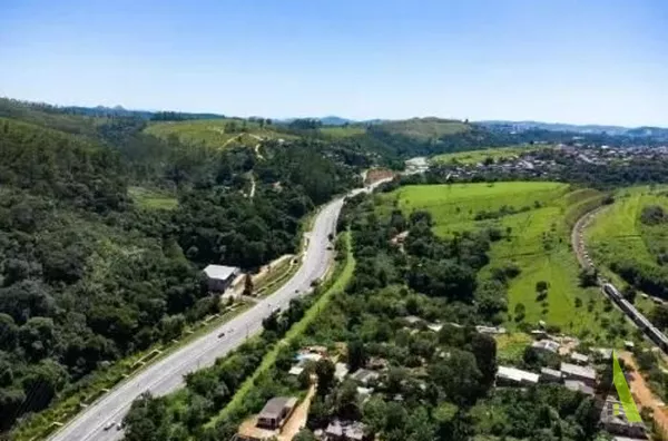 Área com Galpão frente pra Raposo Tavares em Marinque!