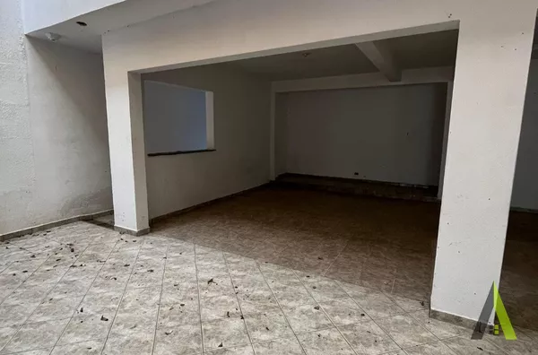 Sala Comercial no Centro de Araçariguama!