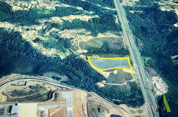 Oportunidade de Investimento Excepcional: Terreno Próximo ao Aeroporto e Outlet Catarina!