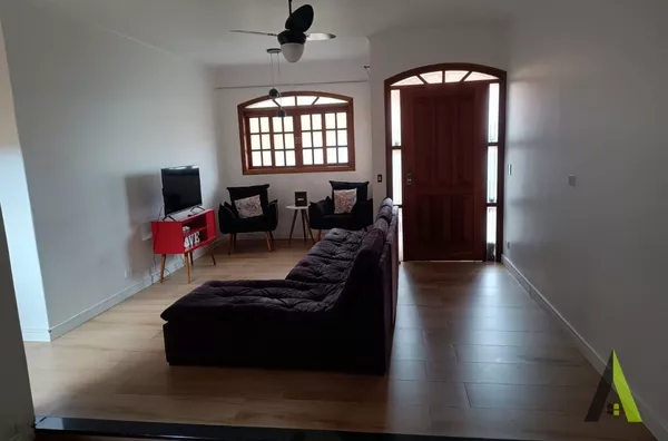 Sobrado em Bairro Tradicional de São Roque!