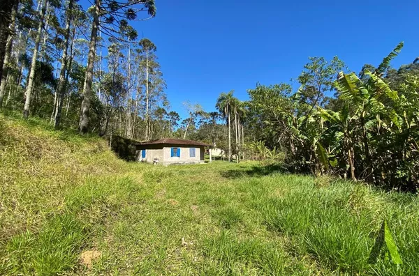 Sítio com Cachoeira em Ibiúna!