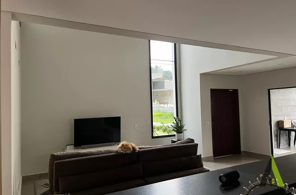 Casa de Alto Padrão em Condomínio Fechado Rodeado de muito Verde em  São Roque!