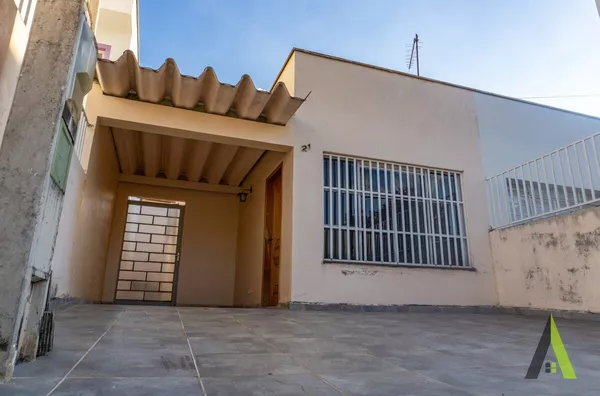 Casa Térrea no Centro de São Roque! 