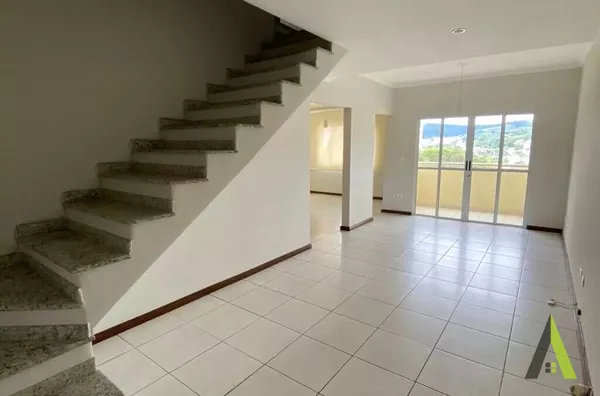 Apartamento Duplex no Centro de São Roque!