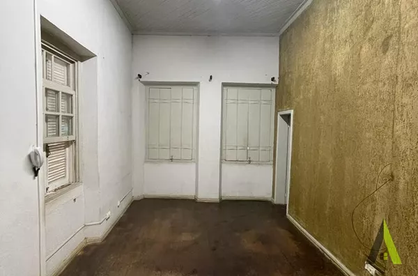 Casa no Centro de  São Roque!