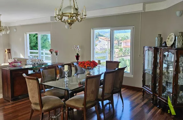 Casa Térrea  em Condomínio Fechado com Acabamento de Primeira em São Roque!