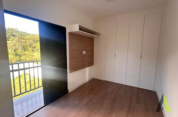 Casa em Condomínio Fechado em São Roque!