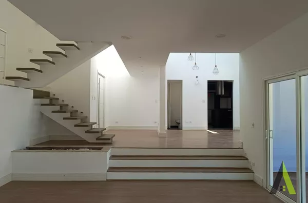 Casa de Alto Padrão em Condomínio Fechado em São Roque! 