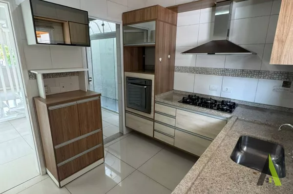 Casa em Condomínio Fechado de São Roque!