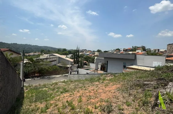 Terreno em Condomínio Fechado!