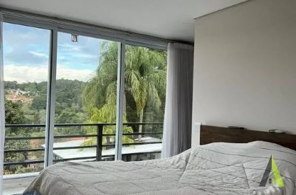  Casa em Condomínio Fechado de Alto Padrão em São Roque!